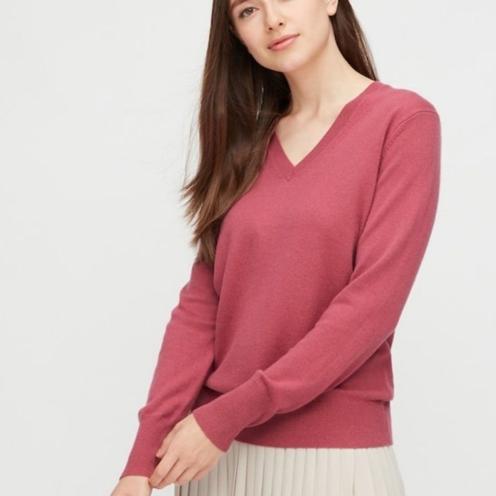 UNIQLO V Neck Cashmere Sweater Rose Oversized Grandpa Fit Cabincore Office